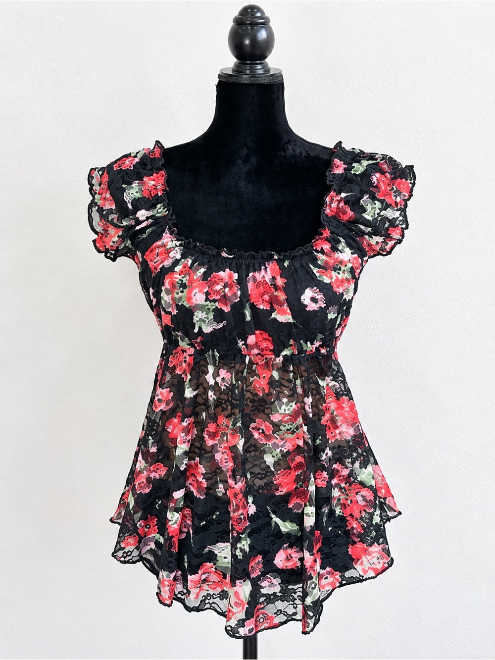 FLORAL LACE BLOUSE - Picture 2 of 11